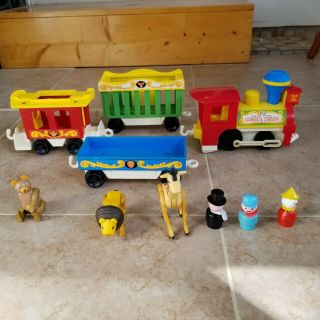 Vintage Fisher Price Circus Train 991 W/ 3 Animals & 3 Little People