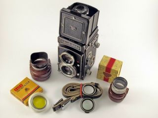 Rolleicord Vb TLR camera with lens shade,  strap,  close - up lens and lens - cap.  Exc 10