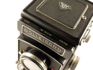 Rolleicord Vb TLR camera with lens shade,  strap,  close - up lens and lens - cap.  Exc 6