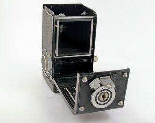 Rolleicord Vb TLR camera with lens shade,  strap,  close - up lens and lens - cap.  Exc 9