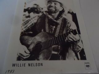 Vintage 1983 Willie Nelson Hand Signed 8 x 10 Glossy Black & White Photo 4