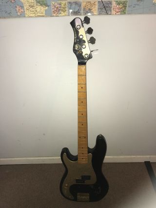 Vintage Hondo Deluxe Series 830 Bass Guitar