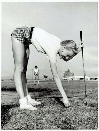 1955 Vintage Photo Leggy Cheesecake Model Bending Over At Las Vegas Golf Course