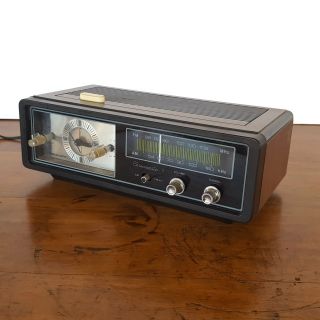 Vintage Realistic Chronomatic - 9 Clock Radio Am Fm 12 - 1461 Radio Shack 1970s
