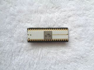 White Gold Mos Technology Mcs6530 Rriot Ic - 3877 Date Code - Old Stock