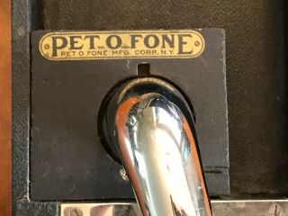 1920 ' s Pet - O - Phone Portable Phonograph Tiny Gramophone Plays Full - Size 78 ' s 4
