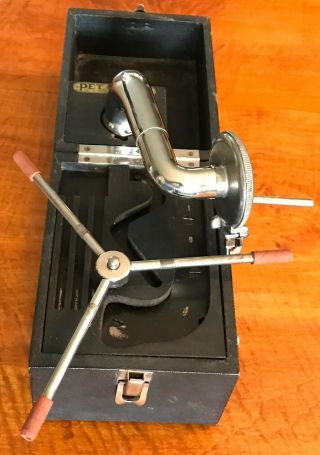 1920 ' s Pet - O - Phone Portable Phonograph Tiny Gramophone Plays Full - Size 78 ' s 5