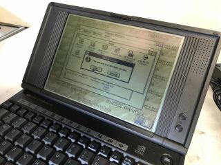 HP Omnibook 425 Handheld / Mini Laptop 486 with 5MB RAM,  634MB Flash/HDD Win 3.  1 3