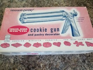 Vintage Trigger Quick Wear Ever Cookie Gun And Pastry Decorator With Recipes