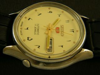 VINTAGE SEIKO 5 AUTOMATIC JAPAN MEN ' S DAY/DATE ARABIC WATCH 296g - a155398 - 2 4