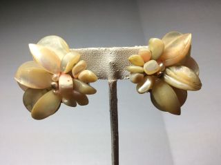 Vintage Mother Of Pearl 2 Gold Tone Beads Clip On Earrings Japan 1 5/16 "