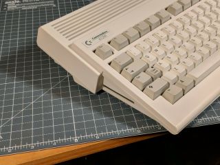 Commodore Amiga 1200 8GB SD.  Recap ' ed. 4