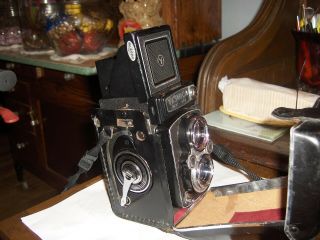 Yashica Mat 124 twin lens reflex medium format camera with case 4