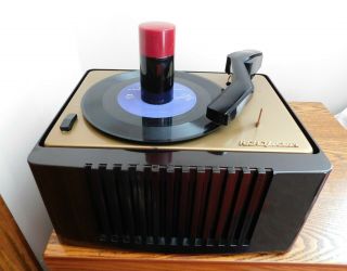 RCA VICTOR 45 - EY - 2 FULLY RESTORED VINTAGE 45 RPM RECORD PLAYER,  6 MONTH 7