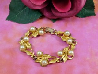 Vintage Bracelet Faux Pearls Textured Gold Tone 7.  5 Inches
