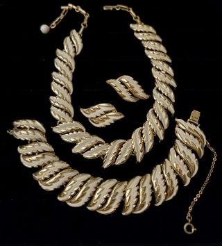 Vintage Estate Jewelry Coro White Enamel & Gold Tone Necklace Bracelet Earrings