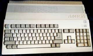 Amiga 500 computer great with power supply 4