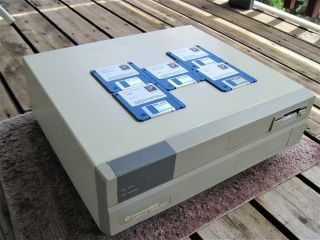 Commodore Amiga 2000hd Computer,  Rev 6.  3 With 2.  04 Rom,  1mb Chip Ram,  Software