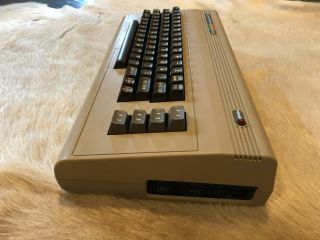 Commodore 64 Computer - C64,  P/S - MOS 6581 - BONUS REF GUIDE - NR 10