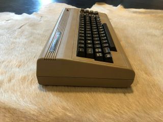 Commodore 64 Computer - C64,  P/S - MOS 6581 - BONUS REF GUIDE - NR 8