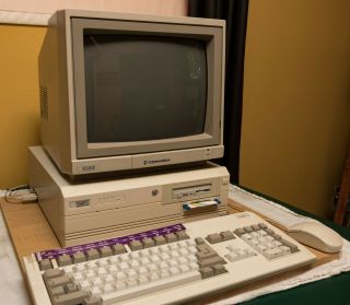 Amiga 4000 4000/040 Computer With Keyboard,  Mouse,  Syquest Drive & More