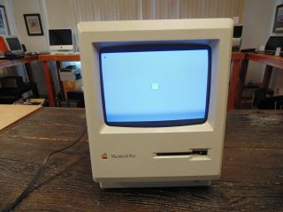 Vintage Apple Macintosh Plus 1mb Model M0001a Powers Up