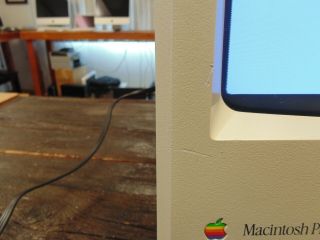 Vintage Apple Macintosh Plus 1MB Model M0001A powers up 2