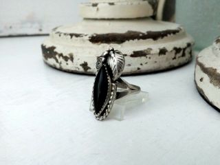 Navajo Sterling Silver Onyx Vintage Native American Feather Blossom Size 5 Ring 5