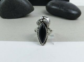 Navajo Sterling Silver Onyx Vintage Native American Feather Blossom Size 5 Ring 8