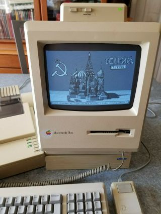 Macintosh Plus Computer: Ensemble with Accessories and Software Ready to Go 2