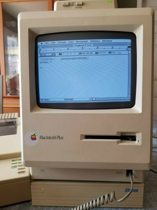 Macintosh Plus Computer: Ensemble with Accessories and Software Ready to Go 4