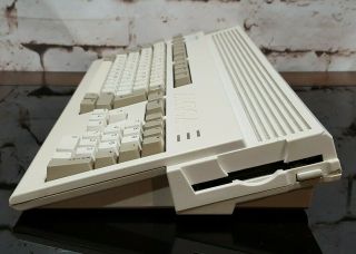 Commodore Amiga 1200 NTSC Computer KS 3.  0 - Computer only,  no Accessories - READ 5