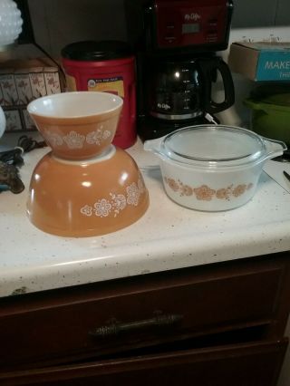 Vintage Pyrex Mixing Bowls 403,  401,  Cassorole 474 & Lid Butterfly Gold