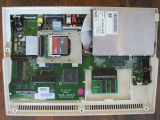 Commodore Amiga 600 NTSC,  2.  05 rom,  HD,  2mb chip ram 