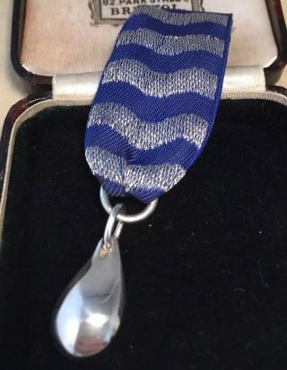 Vintage Jewellery Fabulous Solid Silver Medal Style Teardrop Pendant Brooch