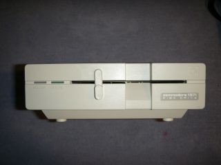 Commodore 1571 disk drive in very good with games 2