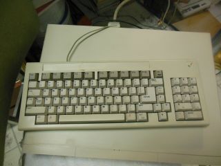 Amiga 1000,  almost very little signs of use. 2