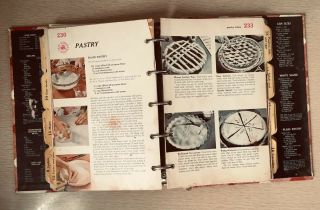 Vintage Better Homes and Gardens - Cookbook 1968,  5 - Ring Binder Hardcover 3