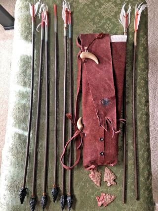 Vintage Youth Archery 6 Plus Arrows In All Leather Quiver