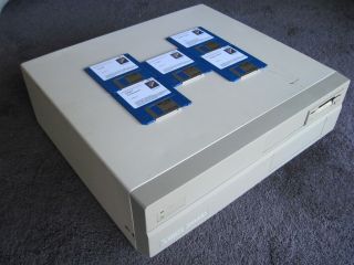Commodore Amiga 2000hd Computer,  Rev 6.  2 With 2.  04 Rom,  1mb Chip Ram,  Software