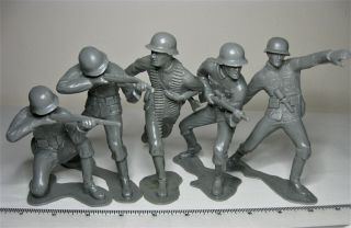 Large Size German 5 1/2 Inch Tall Vintage Toy Soldiers - Marx ??