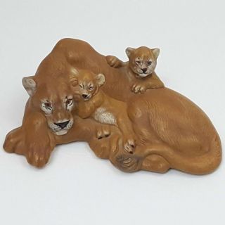 Vintage 1979 Hand Painted Ceramic Mold Lioness And Lion Cubs Laying