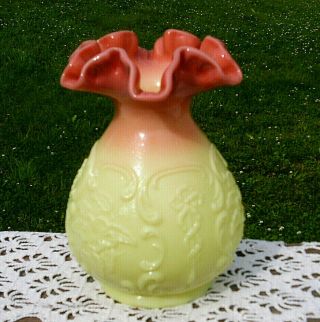 Vintage Fenton Hand Blown Burmese Art Glass Vase 7.  75 " T X 5 " W