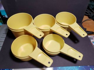 Tupperware Vintage Tan Wheat Almond 5 Pc Measuring Cup Set