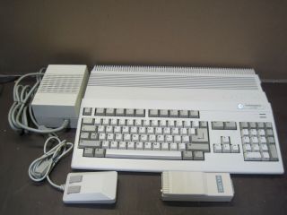 Commodore Amiga A - 500 A500 Computer W/ Power Supply,  Video Modulator A520 & Mouse