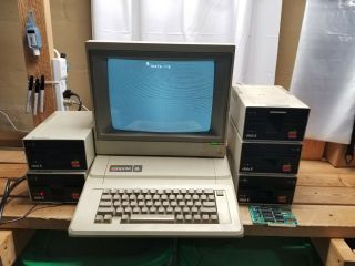 Apple Iie Computer A2s2064 W/ A2m2056 Monitor & 5 Am0003 Drive All Made In Usa
