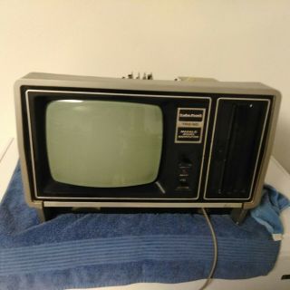 TRS - 80 model ii 2 complete with 64k memory 4