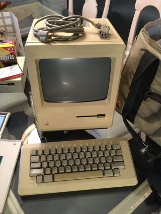 1984 First Apple Macintosh 128k - - 512k With Kybd,  Mse,  Bag,  Disks,  Etc.