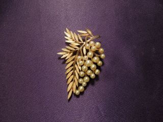 Vintage Crown Trifari Gold Tone Leaves Faux Pearl Grape Berries Pin Brooch