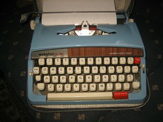 Vintage Brother Webster Typewriter Xl - 747 Portable Blue W/case